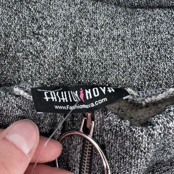 Fashion‎ Nova Women's Takin Back My Love Crop Top Metallic Gray Size Small NWT - Picture 5 of 8